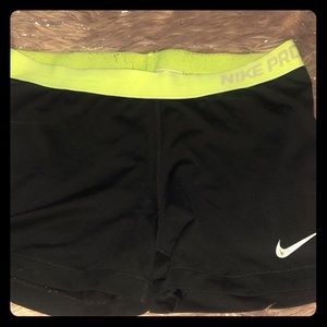 Green band Nike pros 🤩💚